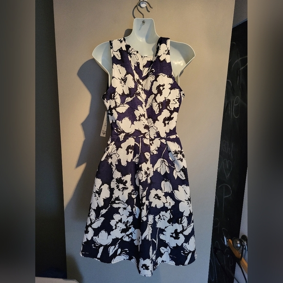 NEW LUSH Floral Sleeveless Dress , Size Small (28) - Picture 2 of 4